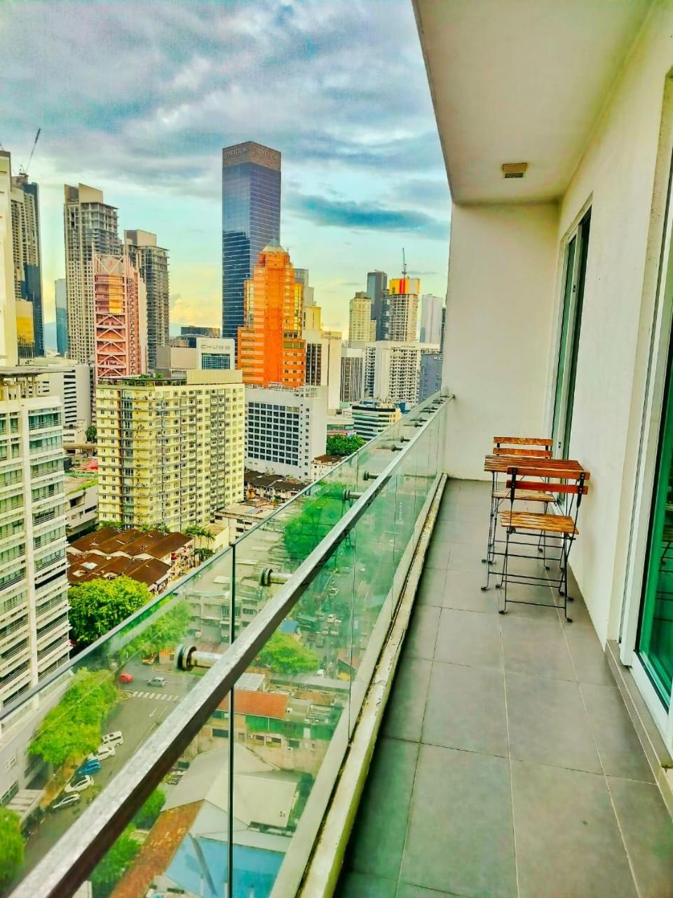 Ferienwohnung Oneiro One Bukit Ceylon Kuala Lumpur Exterior foto